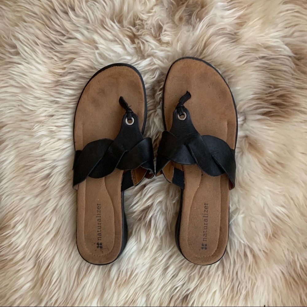 Naturalizer Black Leather Thong Sandal 9.5